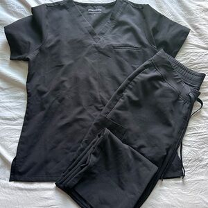 Medium Mandala Black Scrub Set.